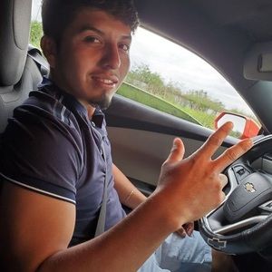 Meet your Posher, Carlos